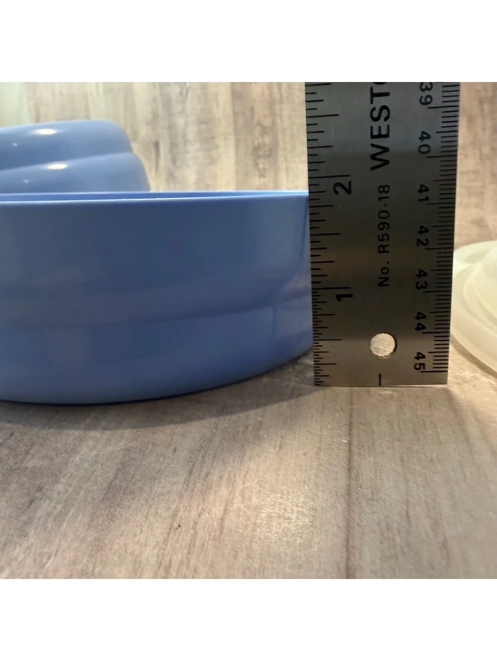 Set of 4 Tupperware Bowls w/ Lids 2415B-4 Blue w/ White Lids Cereal Bowl 6